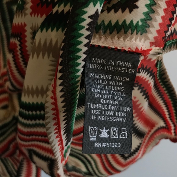 Vince Camuto short-sleeve tie-neck blouse - Picture 3 of 3